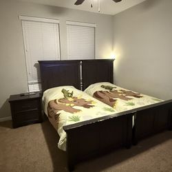 Kids/Teens Bedroom Set – 2 Beds + Bases + Mattresses – Rooms To Go