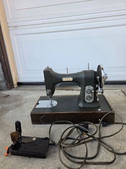White rotary sewing machine works very good for $30 read description in upland ca no delivery
