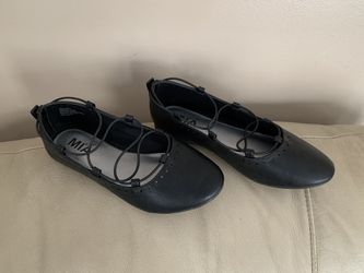 Girls shoes (New!)