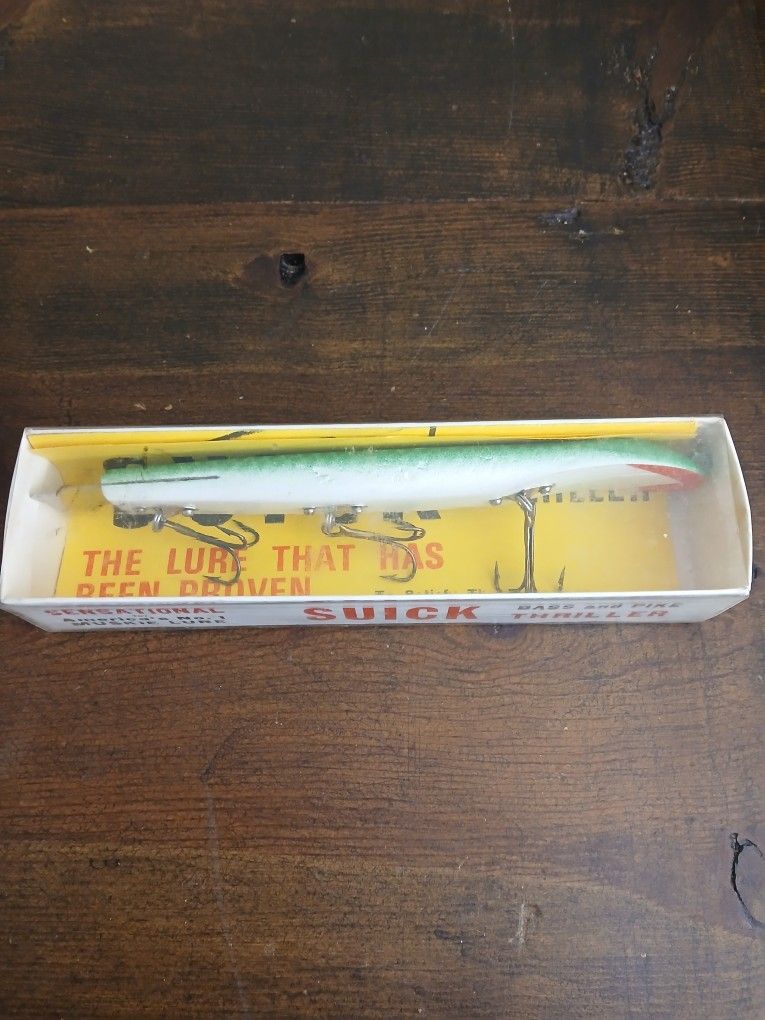 NIP Suick Bass & Pike Thriller, Fishing Lure in box Green And White 7”