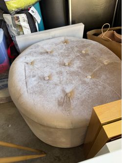 Round Tufted Velvet Ottoman with Hidden Storage