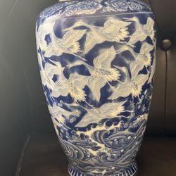 CHINESE CRANES FLYING VASE