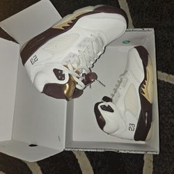 WMNS  AIR JORDAN 5 RETRO  SHOES NEW 
