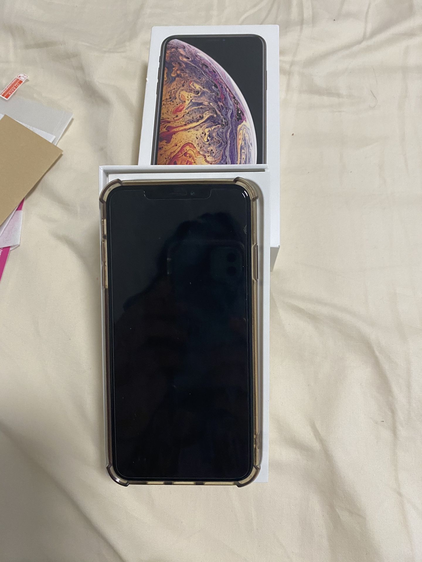 iPhone XS MAX 256 GB. $850