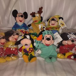 Assorted Disney bean bag plush toys of Mickey, Mimie & Pluto
