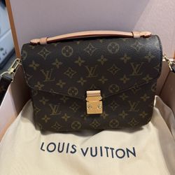 Louis Vuitton Pochette Métis Authentic