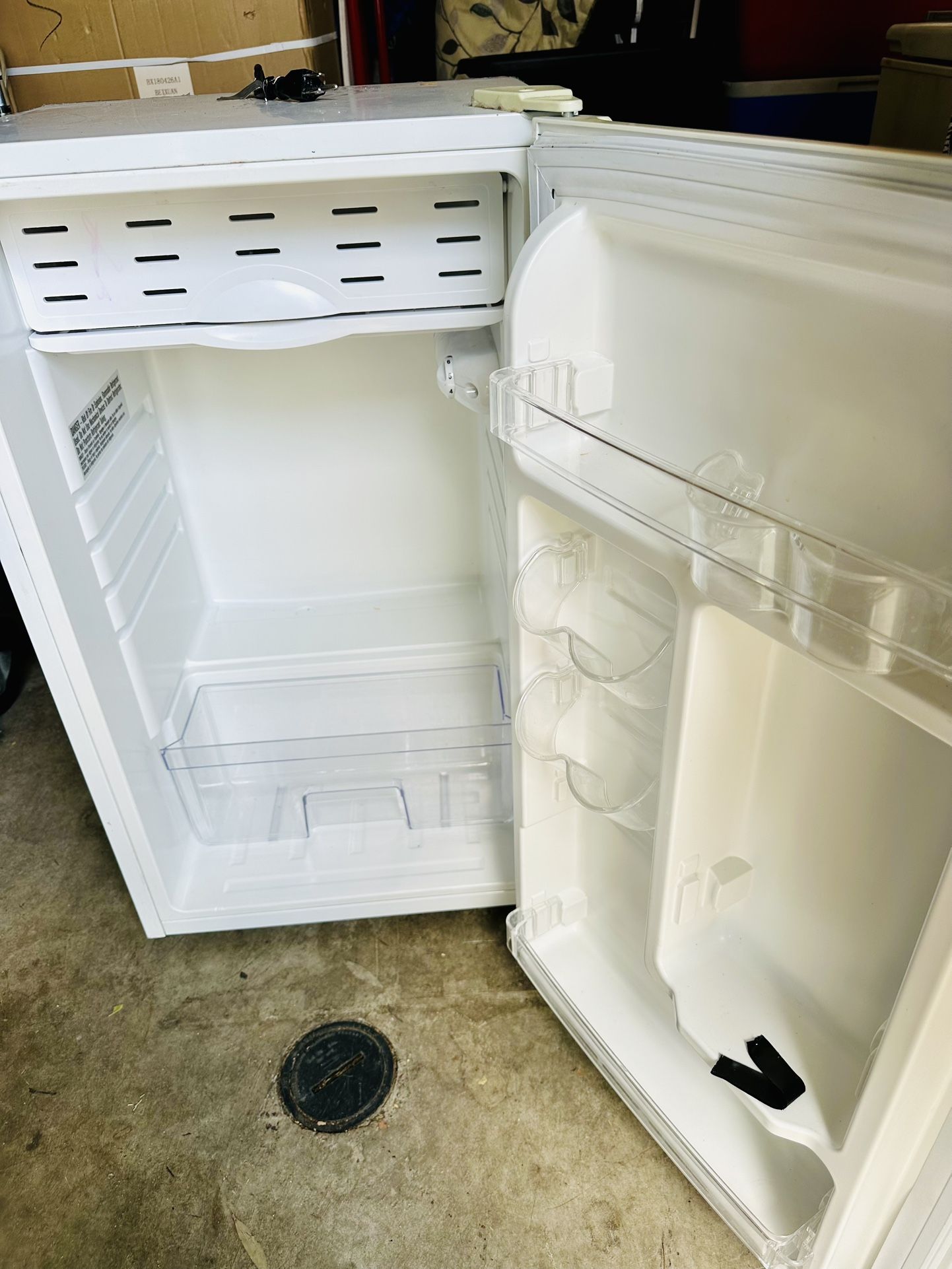 3.2 Cu.Ft Mini Fridge with Freezer, Single Door Mini Fridge