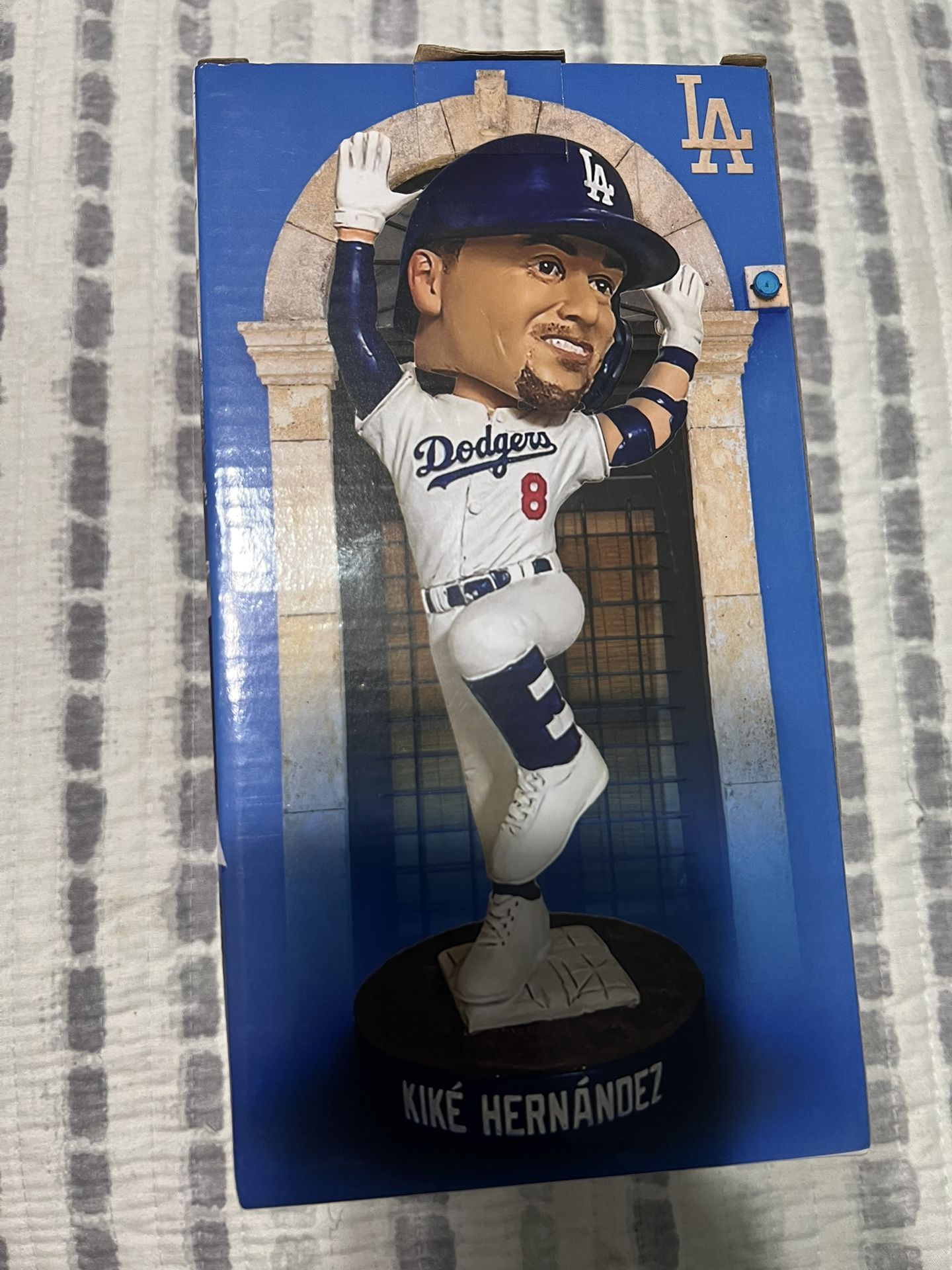 Dodgers Kiké Hernández フィギュア KIKE HERNANDEZ DODGERS SIGNED FOCO FLAME BOBBLEHEAD 