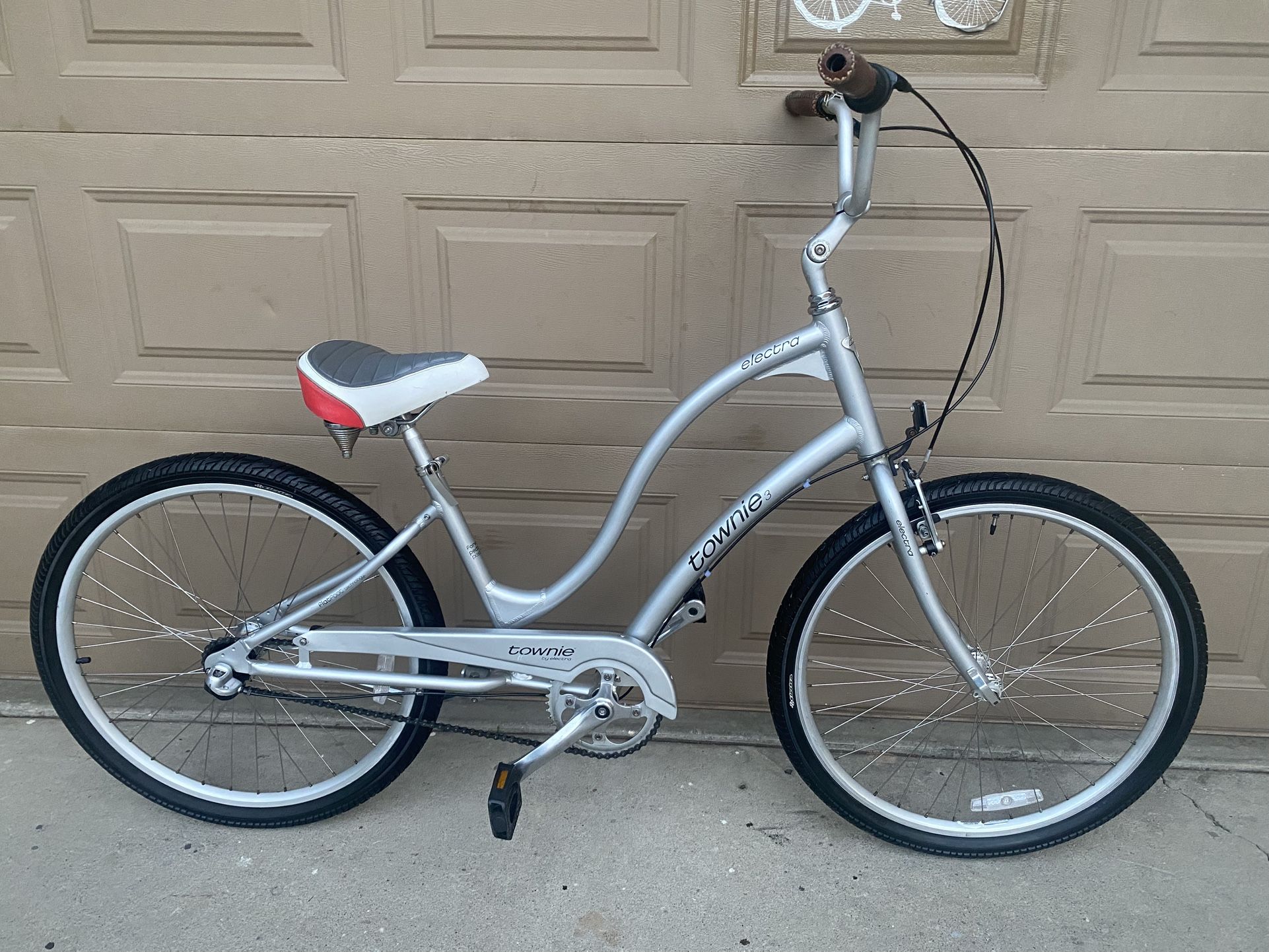 Townie Electra 3 speed beach cruiser