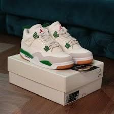 Jordan 4 SB pine green size 13