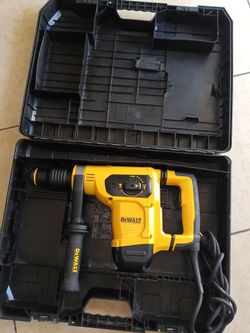 DEWALT
10.5 Amp 1-9/16 in. Corded SDS-MAX Combination Concrete/Masonry Rotary Hammer with SHOCKS and Case