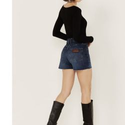 WOMENS WRANGLER SHORTS SIZE 29