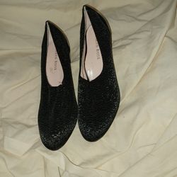 Taryn.   Rose Sz5.5