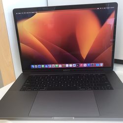 15" MacBook Pro Touchbar i7