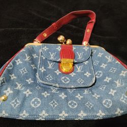 Women's Bag $350 Pickup In Oakdale 