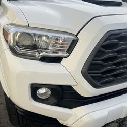 2020 Tacoma Passenger Side Oem Headlight/fog light $120 For Both