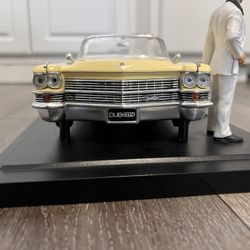 Diecast 1/18 scale JADA Scarface 1963 Cadillac Series 62 with Tony Montana Figure good condition  