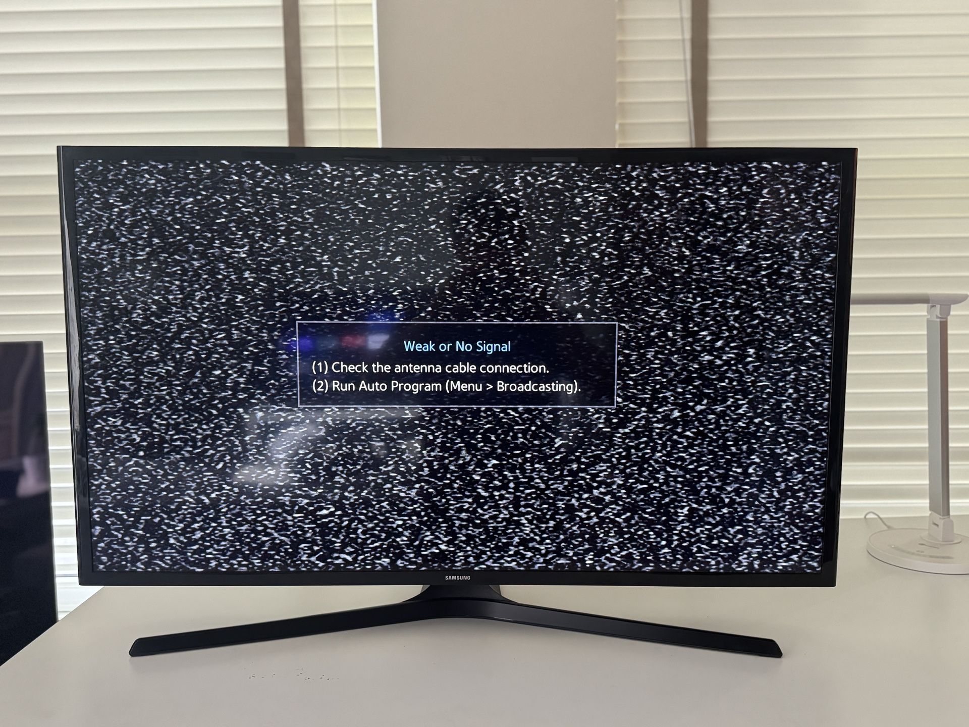 Samsung Smart TV 40” No Remote