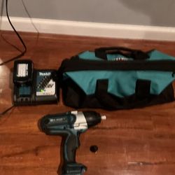 Makita Cordless Impact Gun Xwt08 18v LXT  Lithium Ion With 325in-lbsTorque