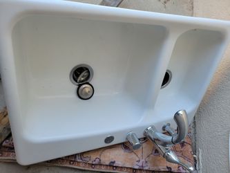 🔥 New White Double Bowl Kitchen Sink w/ Delta Faucet & Soap Dispenser – Ready to Install! 🔥