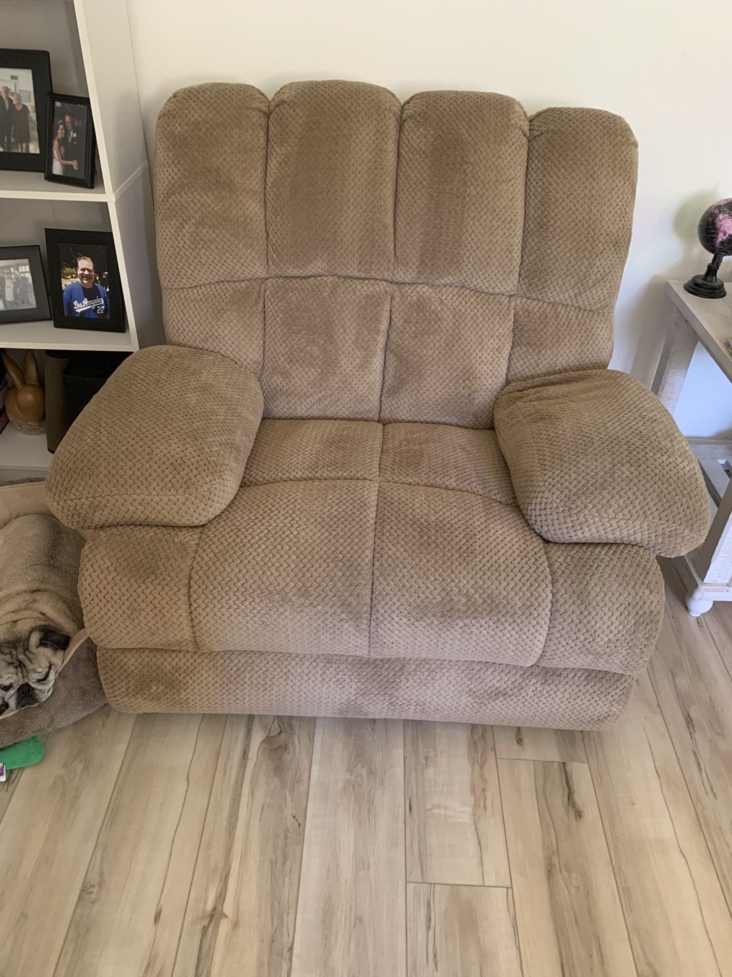 Reduced King Size recliner/rocking Chair West hills