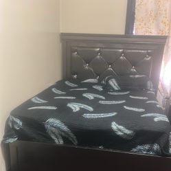 Queen Bed with Vanity – Good Condition
