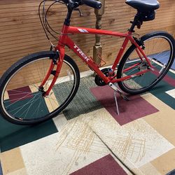 Trek Verve 2   Hybrid  28” Red Bike