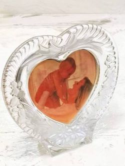 Pedestal Heavy Glass Heart Shaped Classic Picture Frame 3D Daisies Tulips Bow