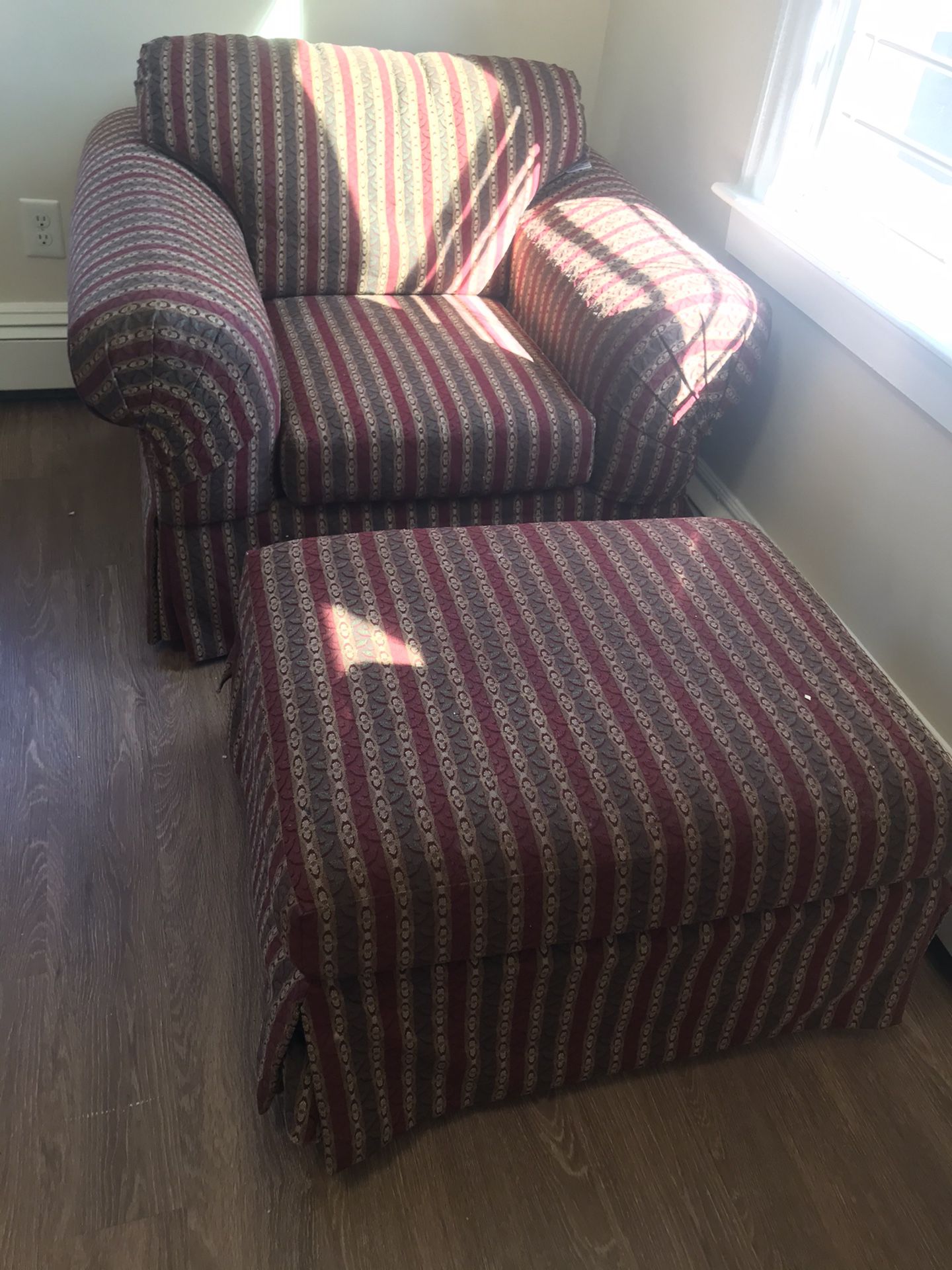 Domain chair with ottoman