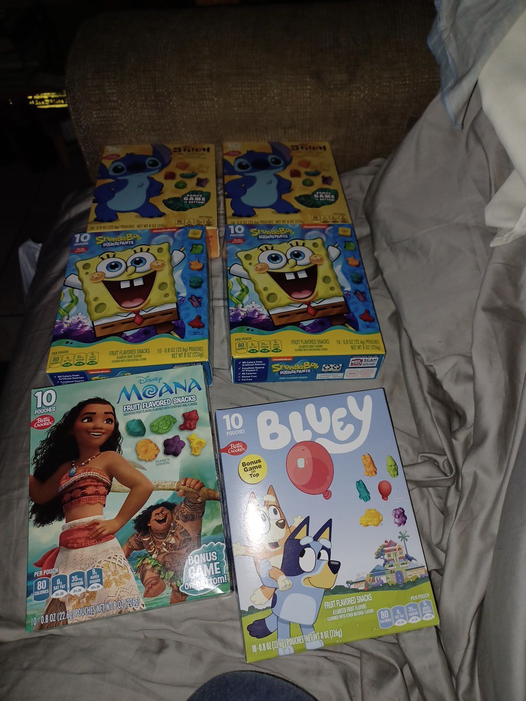 Stitch. SpongeBob. Moana and bluey fruit snacks 10 CT