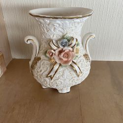 Decorative Flower Vase Pedestal Ceramic  . 8.25 Inch