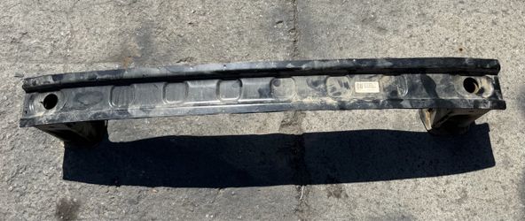 2022 Mercedes GLB Class rear bumper reinforcement