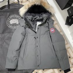 Canada Goose Wyndham graphite grey down jacket (suitable for both men and women)