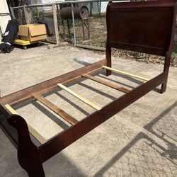 Twin Sleigh Bed