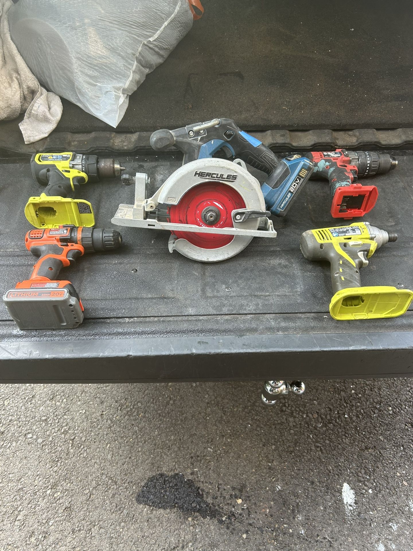 Selling Cordless Drill ,impacts.  1 With Batter. And Charger Hercules Skill Saw 