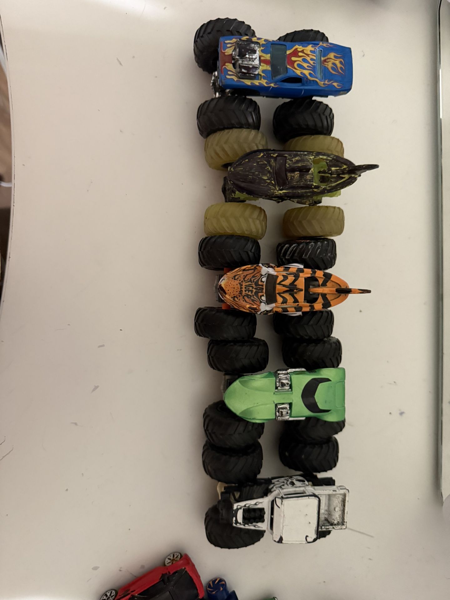 Monster Truck, Hot Wheels lots of Five