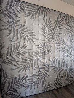 King Size Mattress with Leaf Print