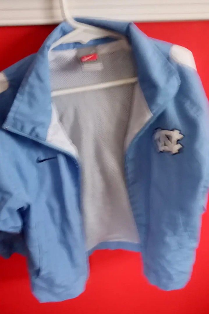 NIKE NORTH CAROLINA KIDS JACKET..... CHECK OUT MY PAGE FOR MORE ITEMS