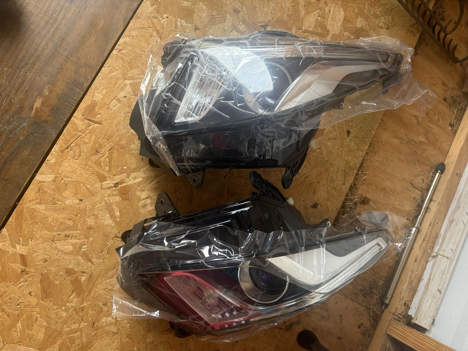 Headlights For 2016-2019 Cadillac ATS Driver And Passenger