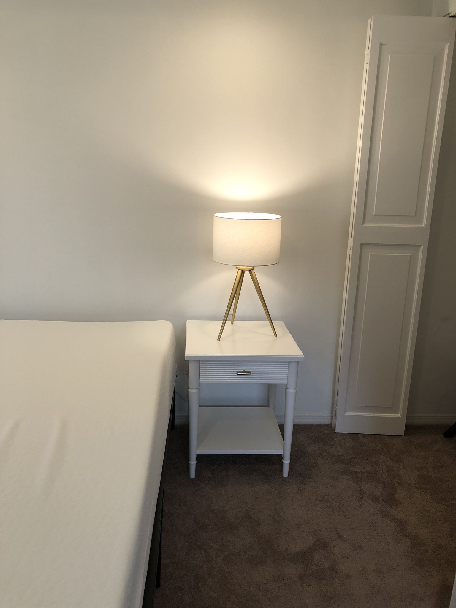 1 Queen Mattress, 2 Nightstands, 2 Lamps