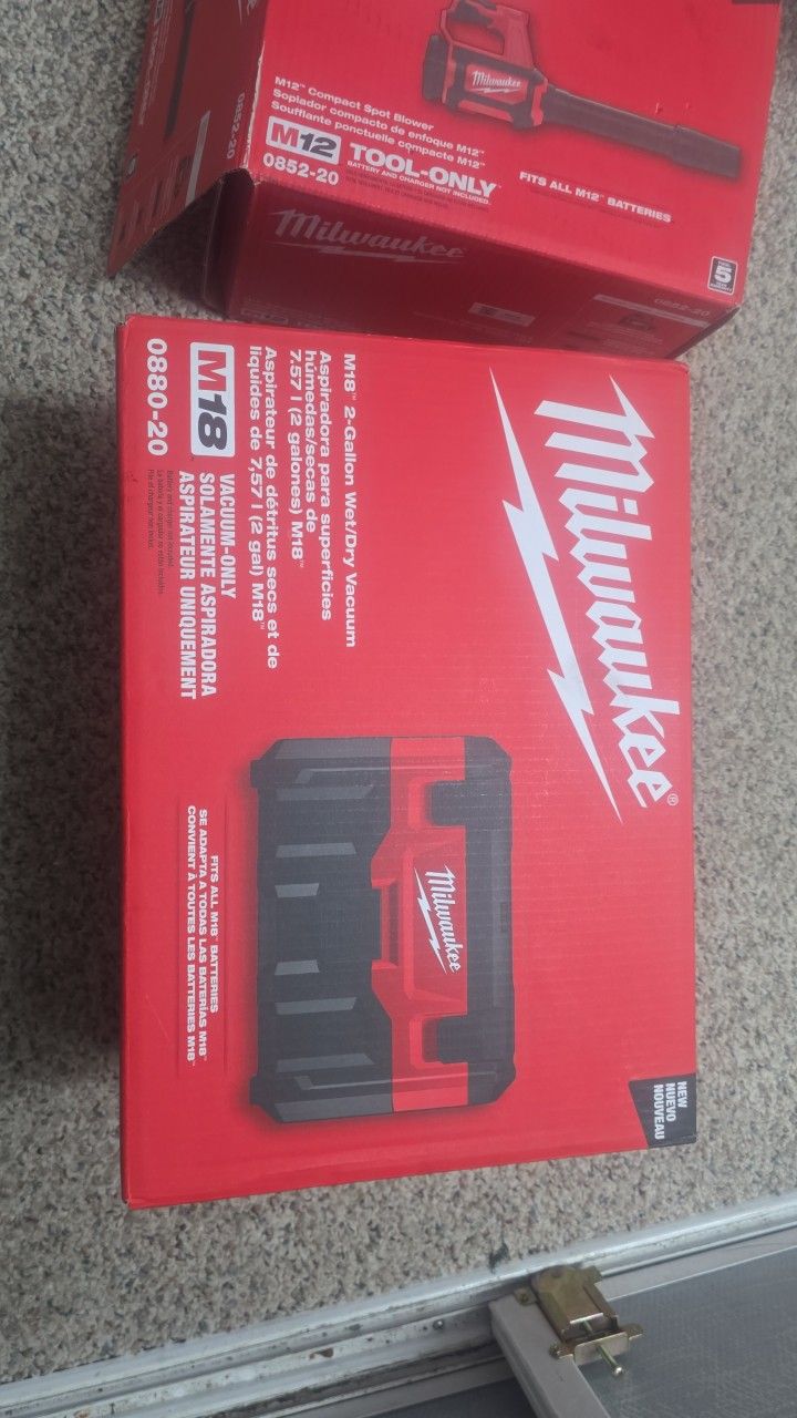 Milwaukee M18 2 Gallon Wet/Dry Vacuum Cleaner 