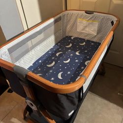 Bassinet With Bed Sheet