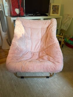 Pink Faux Fur Lounge Chair (large)