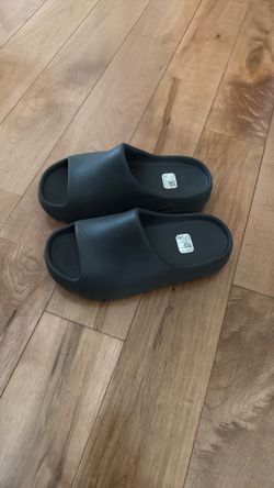 Size 3 Yeezy Slides