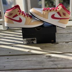 BRAND NEW JORDAN 1 MID “BEIGE/RED” FOR SALE!!! GS SIZE 6.5 $140