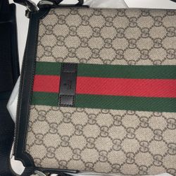 Gucci Messenger (Supreme Canvas) 