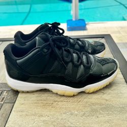 Air Jordan 11 Retro Low Black Sneakers