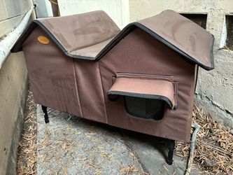 Heated Outdoor Cat House for Outside Weatherproof Cat Shelter, Large