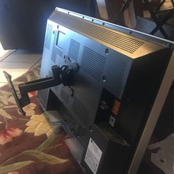 28 Inch Tv With Base Included To Hang On Wall