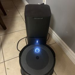 iRobot Roomba Clean Base Automatic Dirt Disposal dock, model ADE-N1